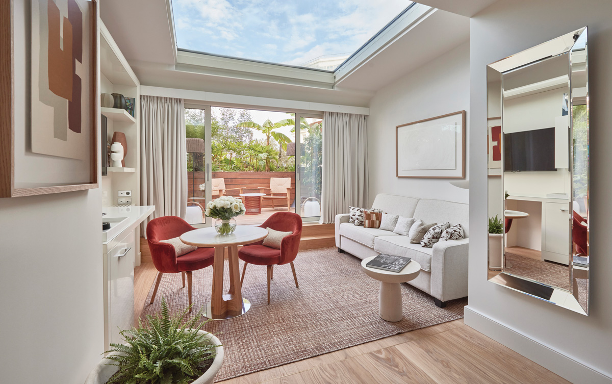  Lights, camera, relaxation on the Croisette